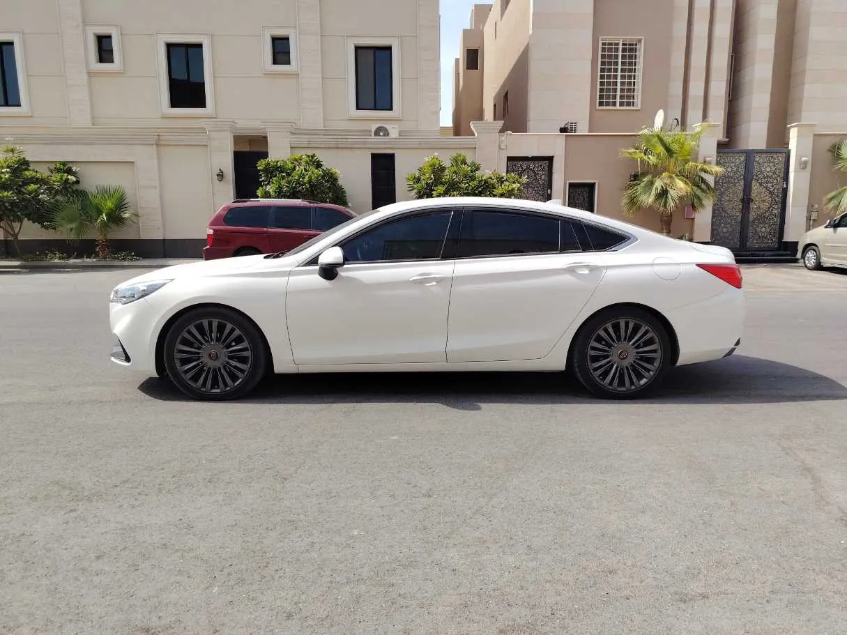Car image 8