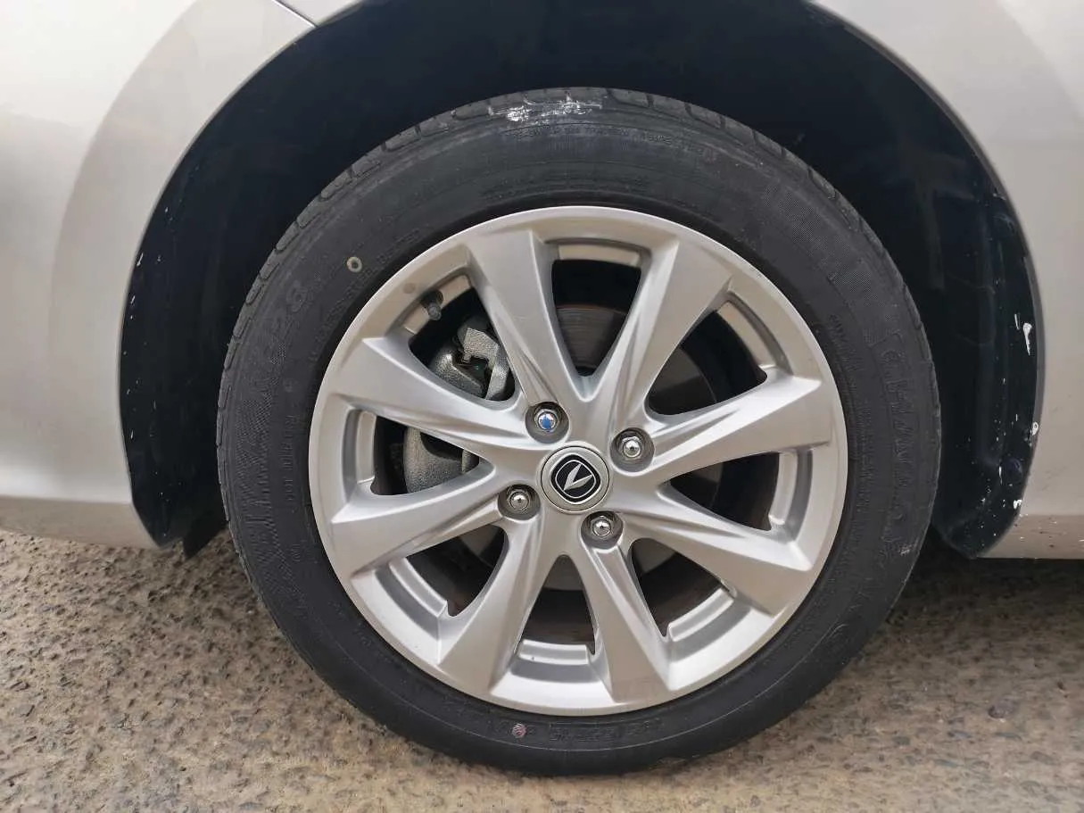Car image 10