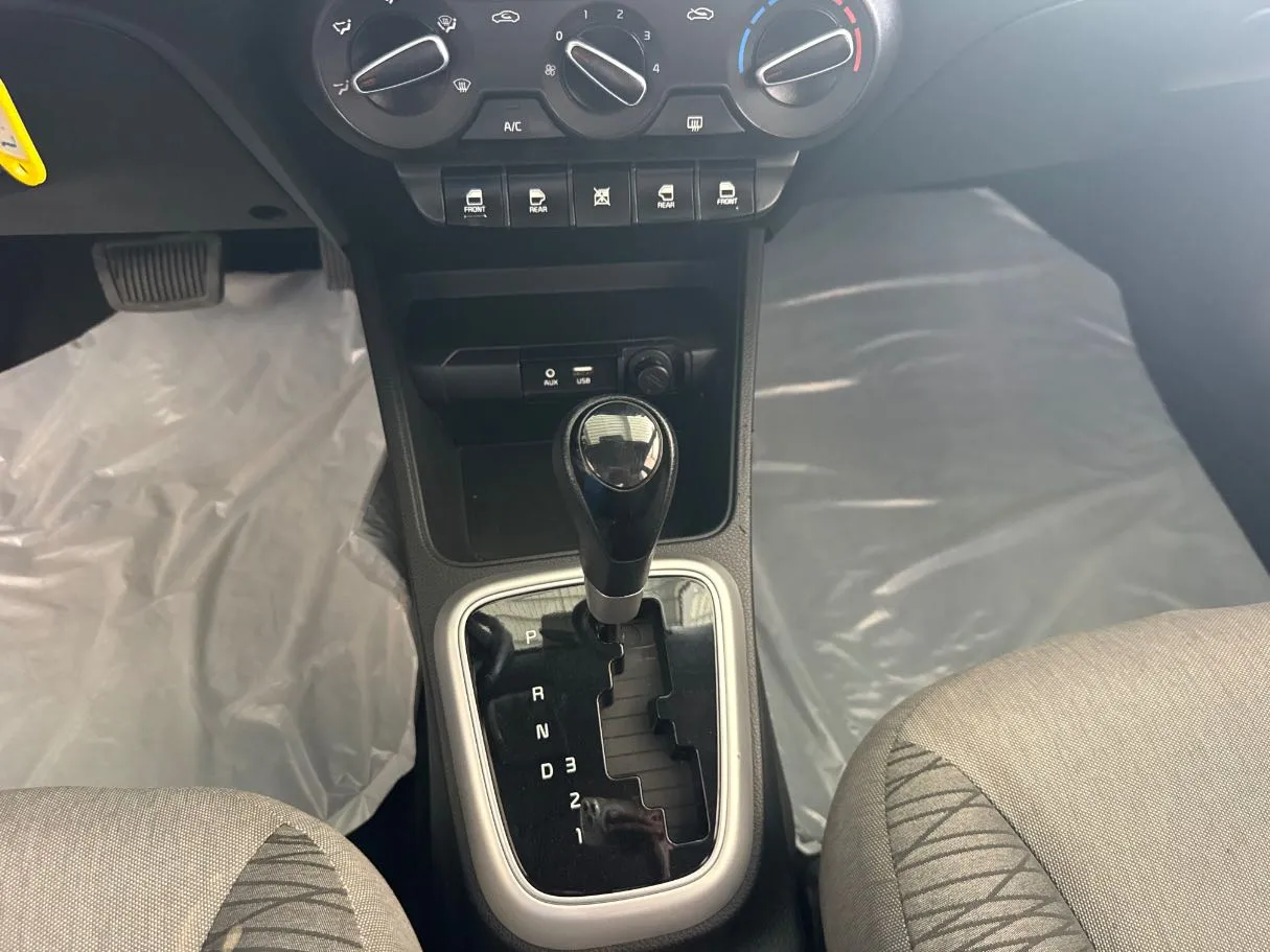 Car image 11
