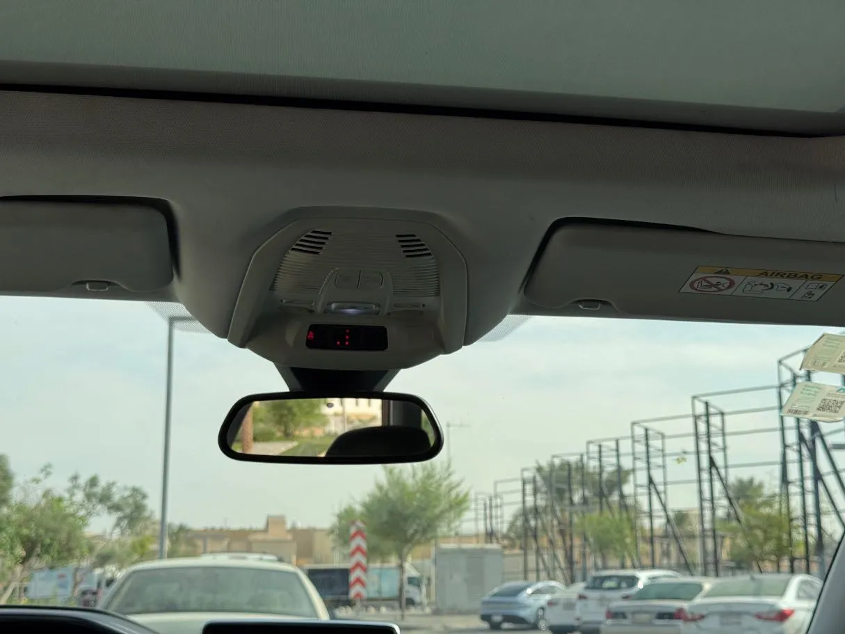Car image 25
