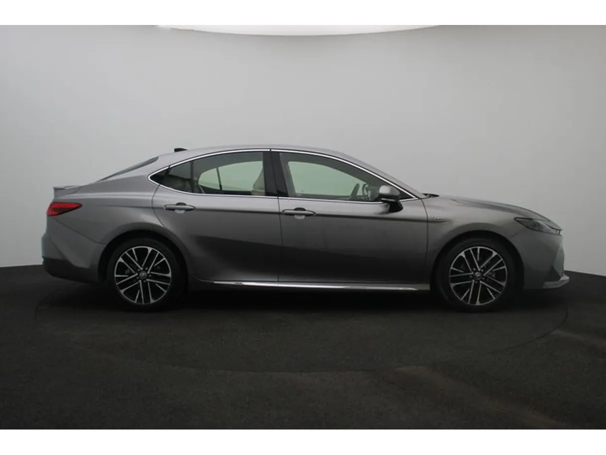 Car image 13