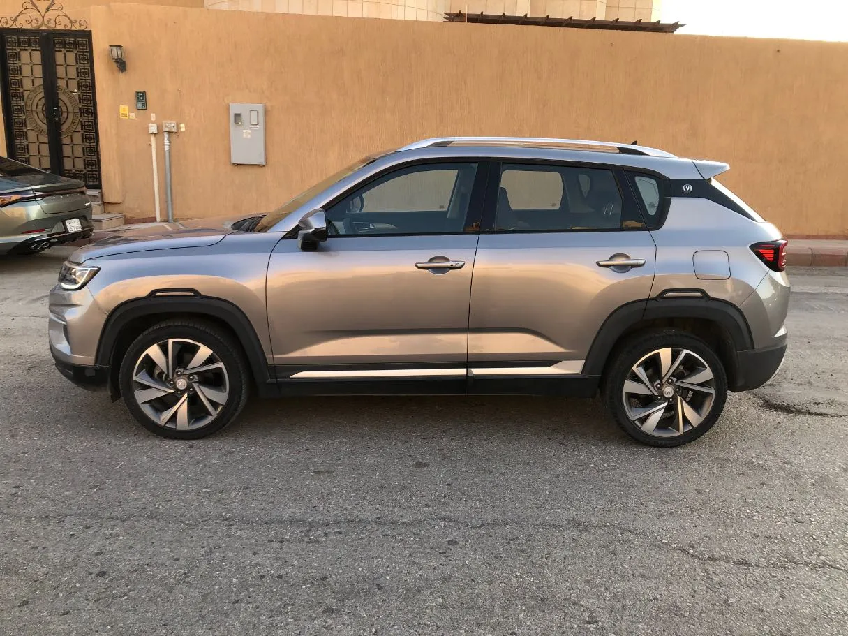 Car image 8