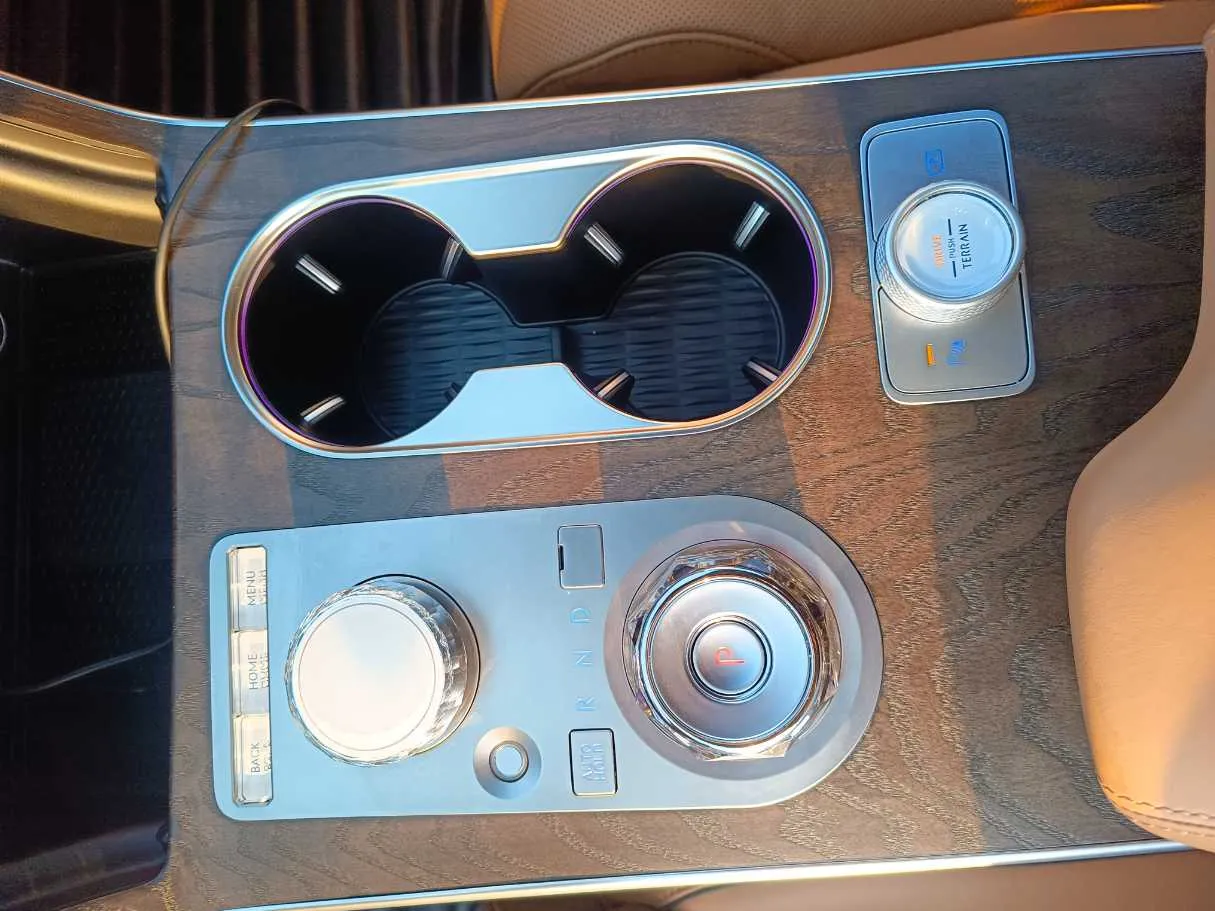 Car image 26