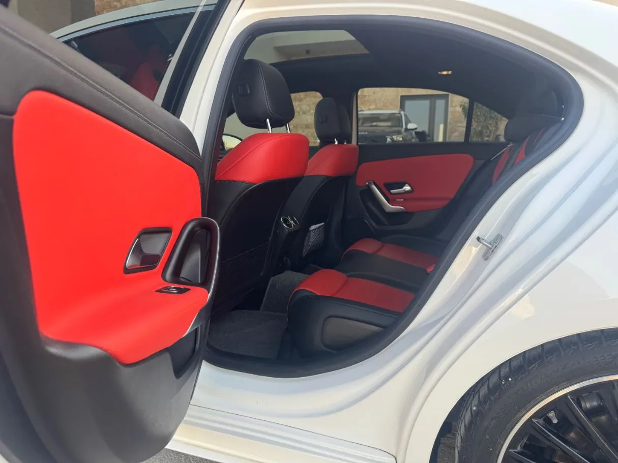 Car image 13