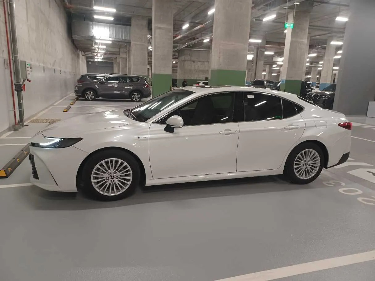 Car image 8