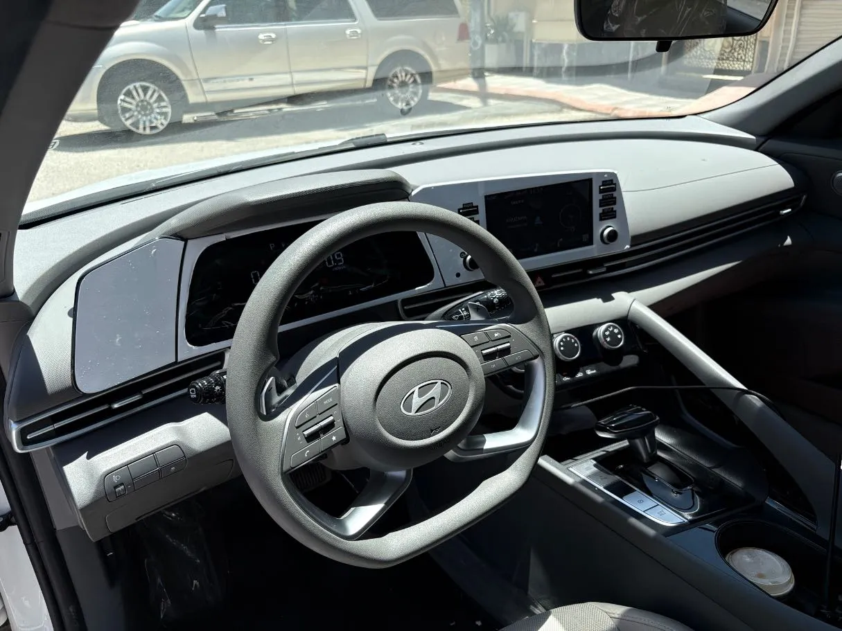 Car image 11