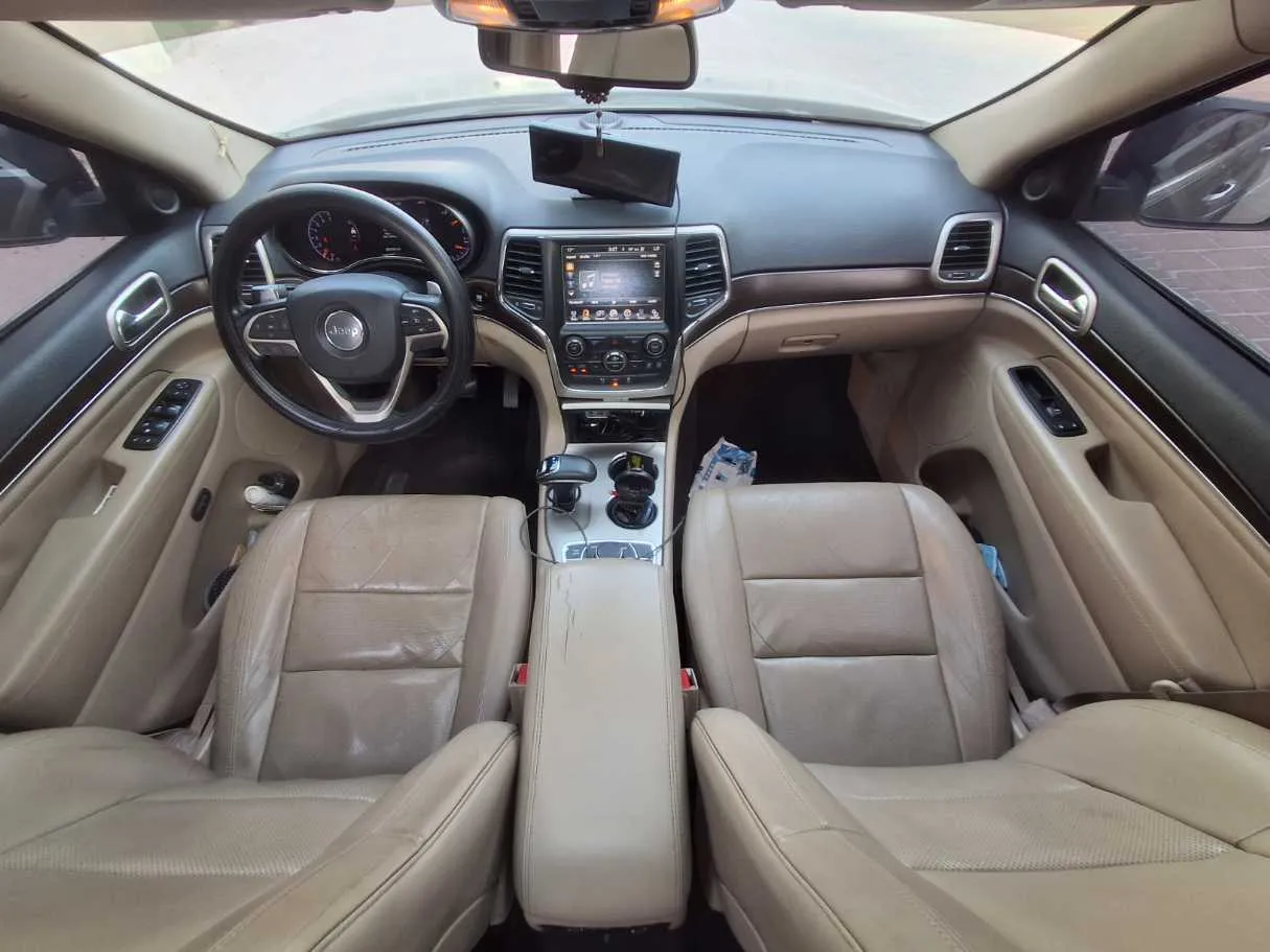 Car image 14