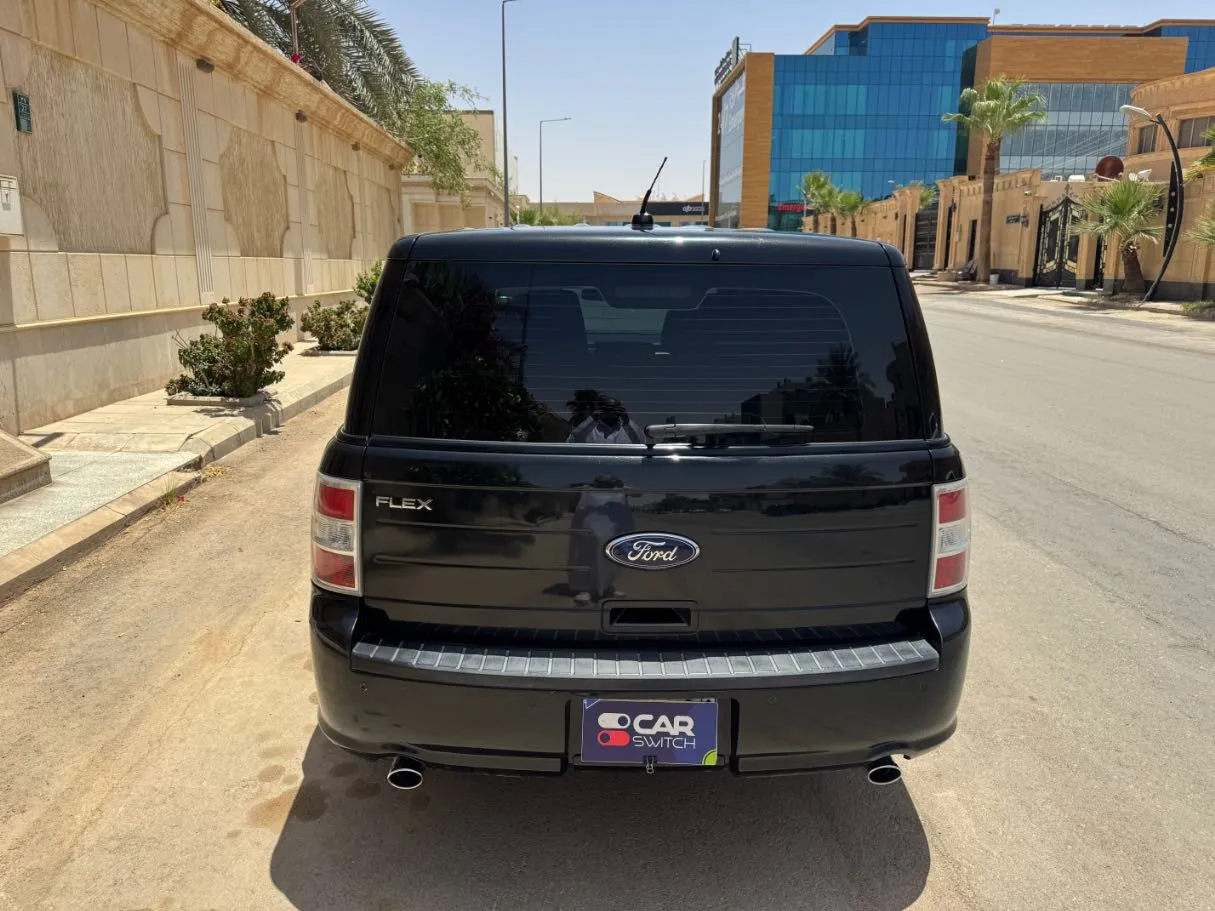 Car image 6