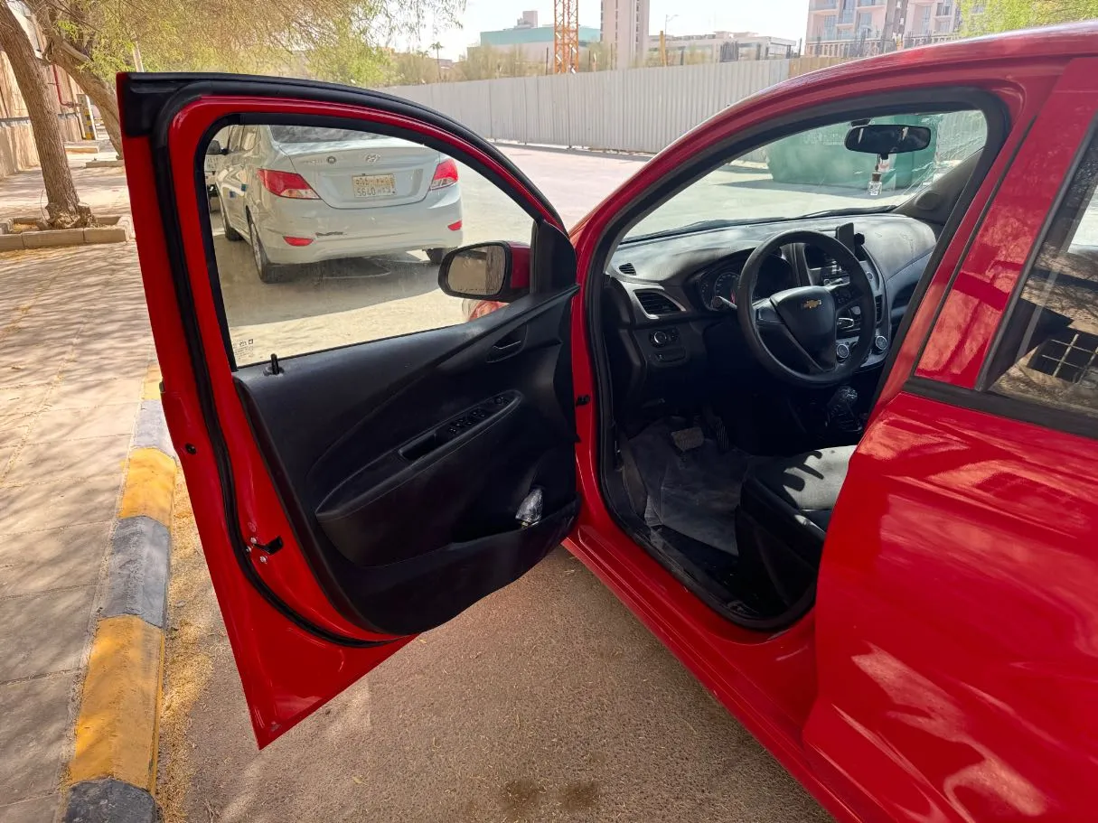 Car image 10