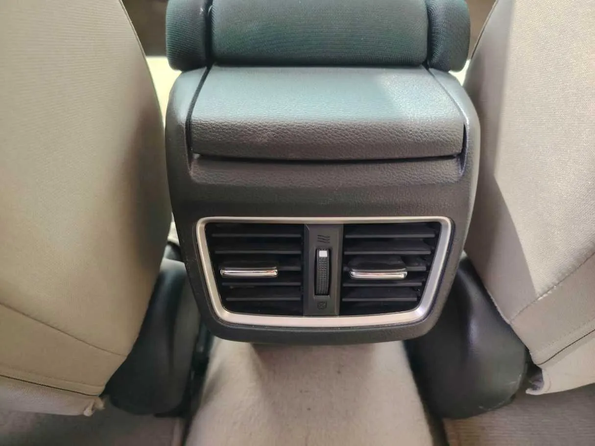 Car image 32