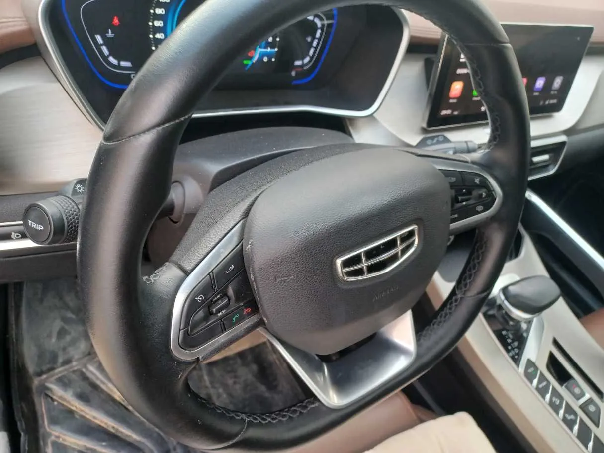 Car image 19