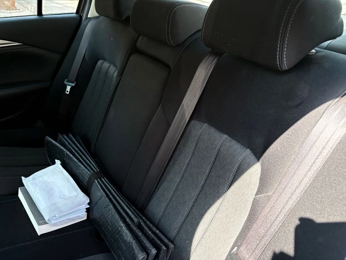 Car image 16
