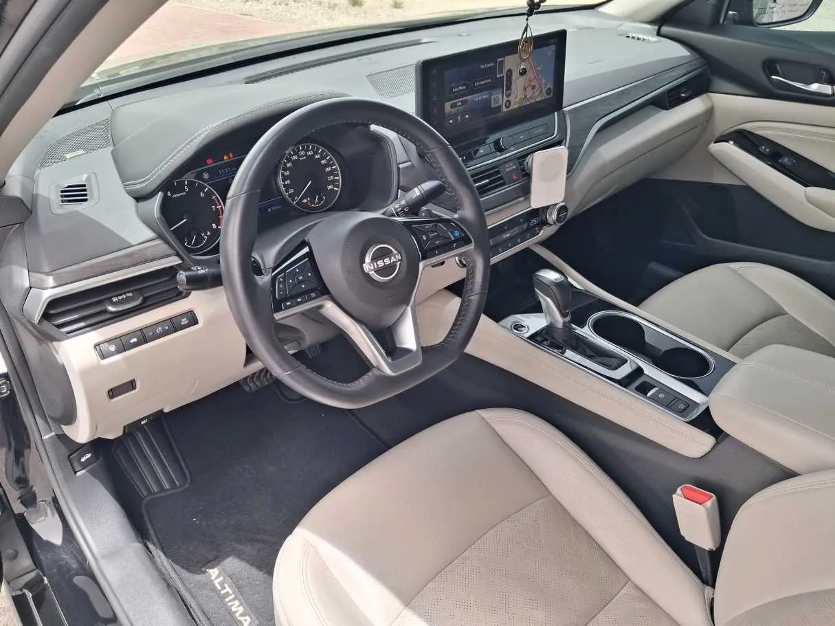 Car image 11
