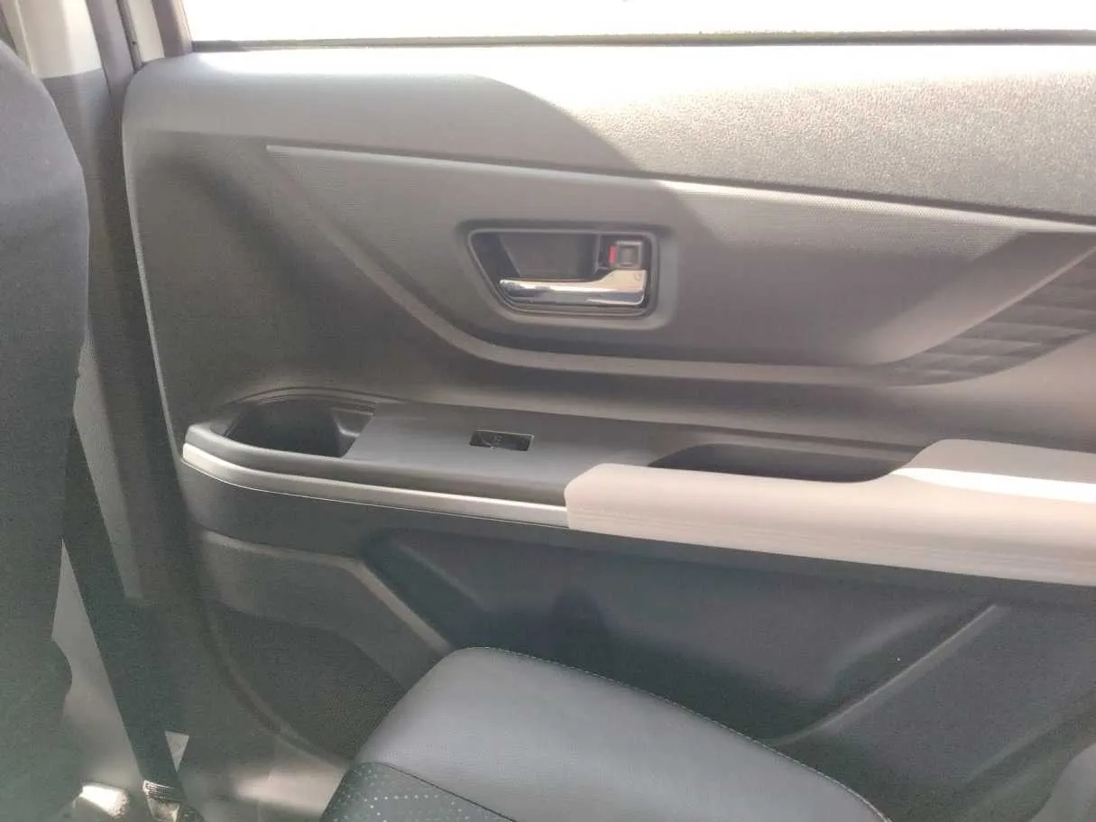 Car image 32