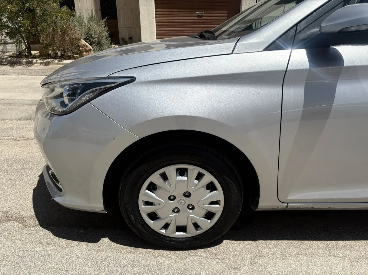 Car image 9