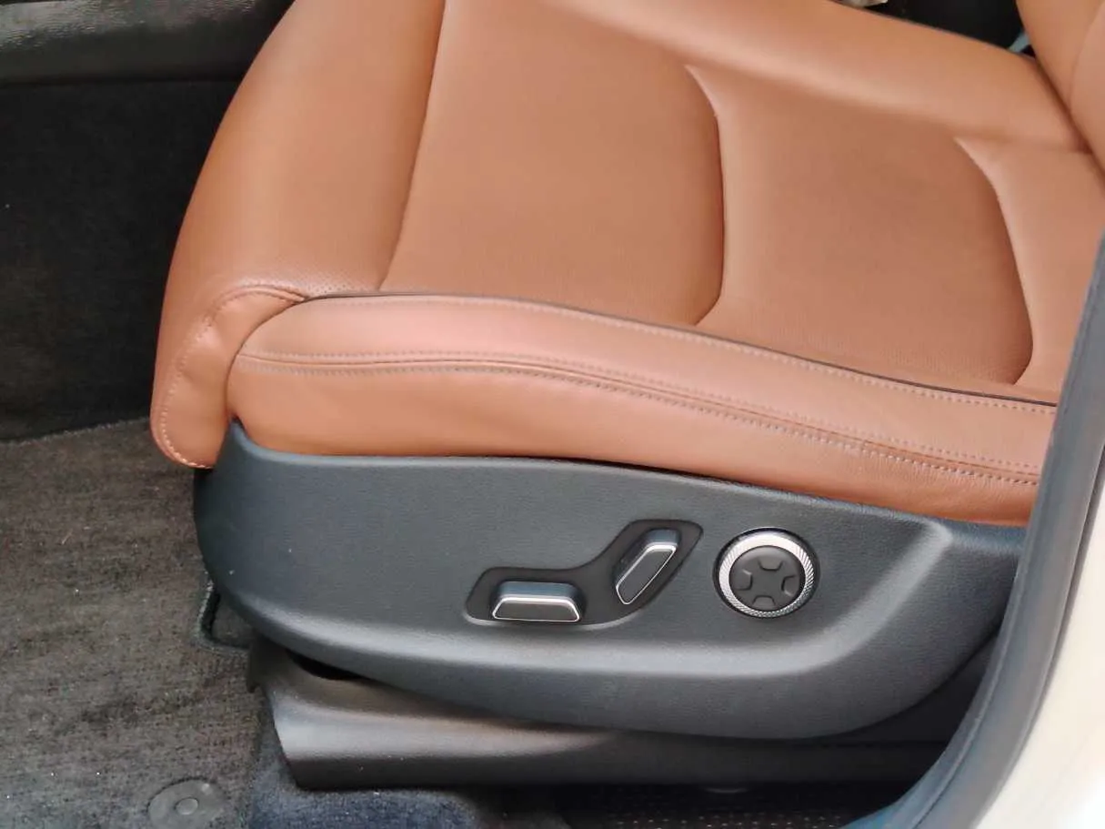 Car image 36