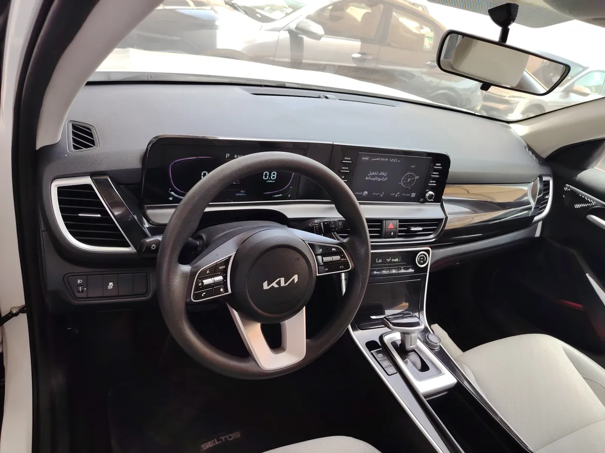 Car image 11