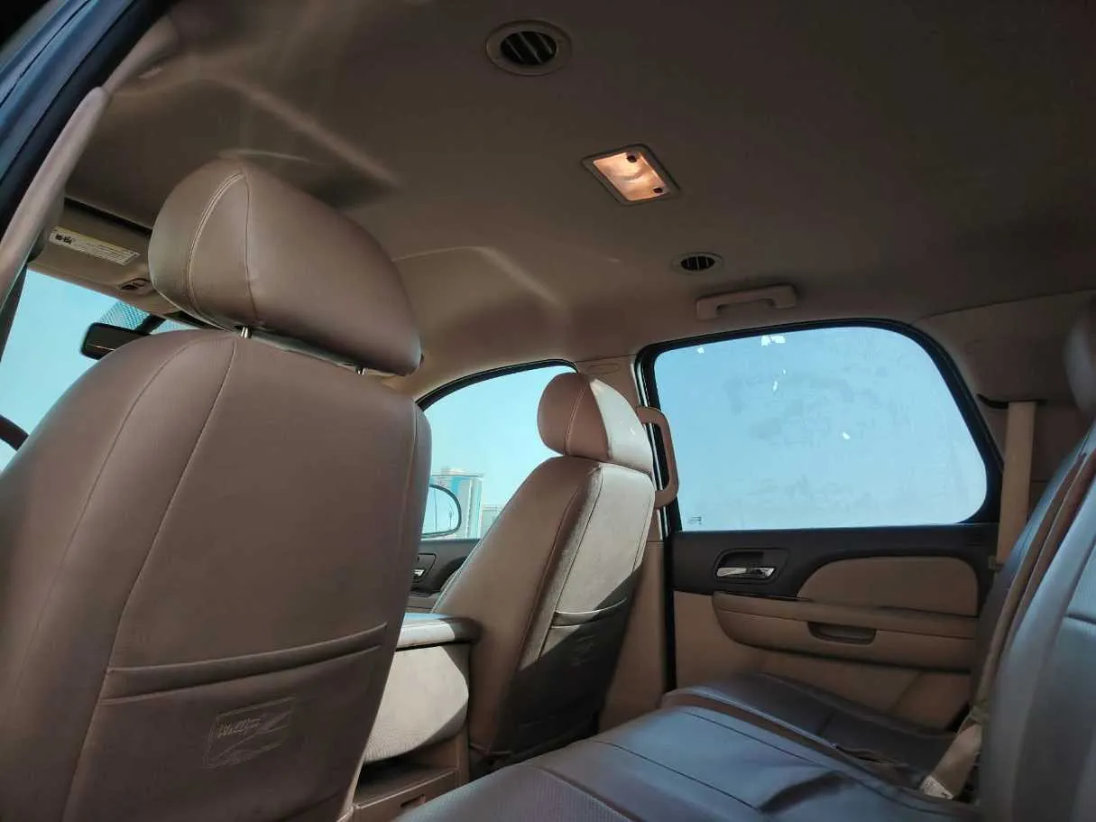 Car image 18