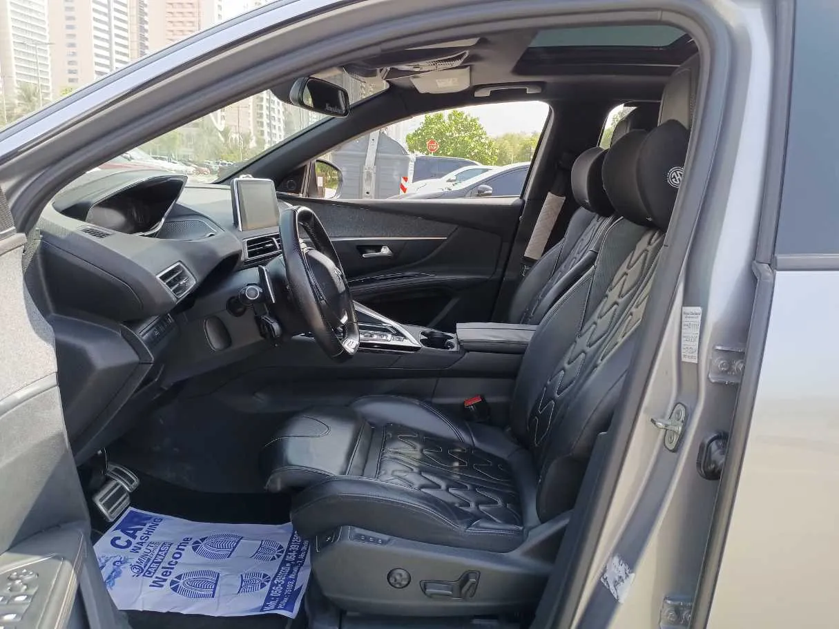 Car image 12