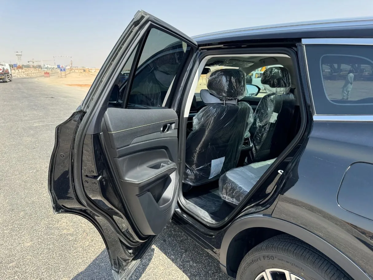 Car image 13