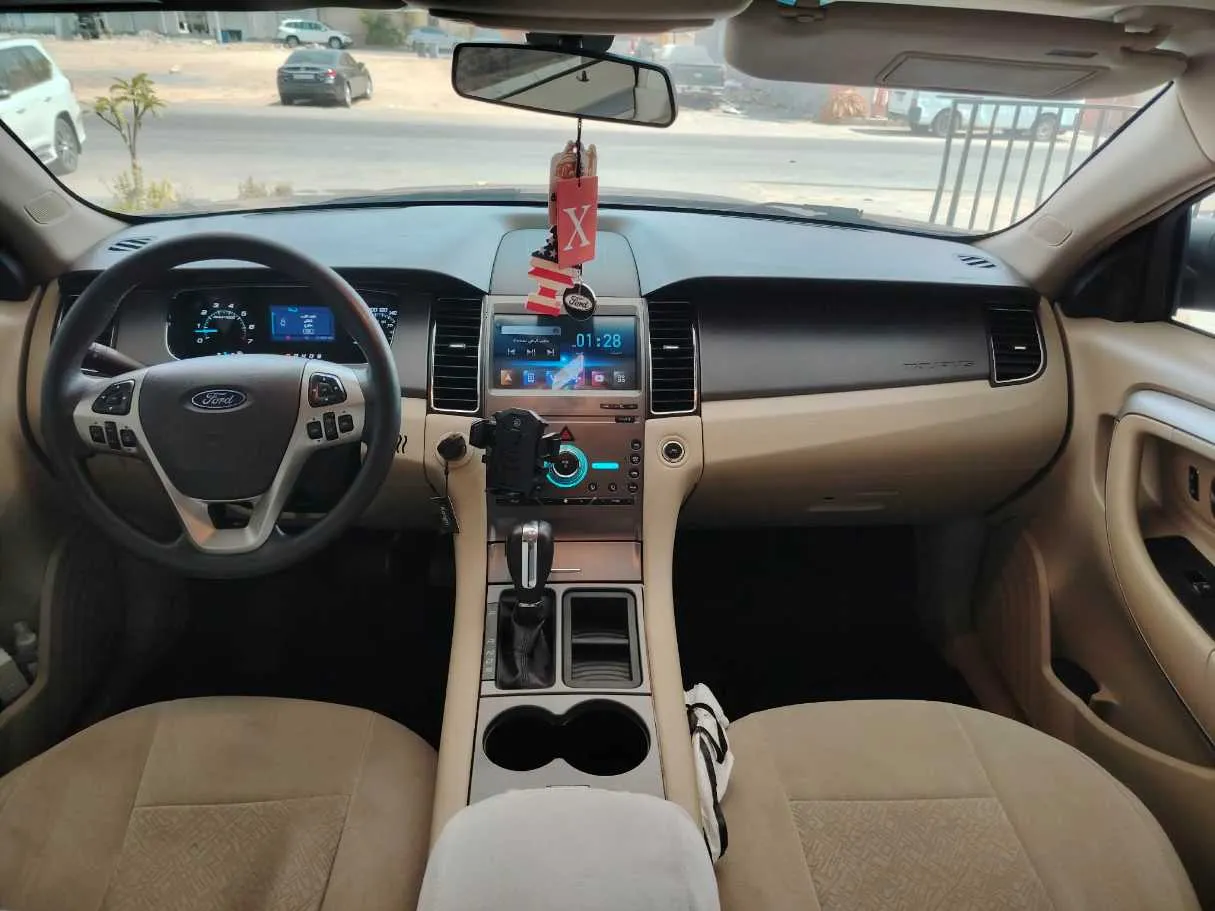 Car image 18