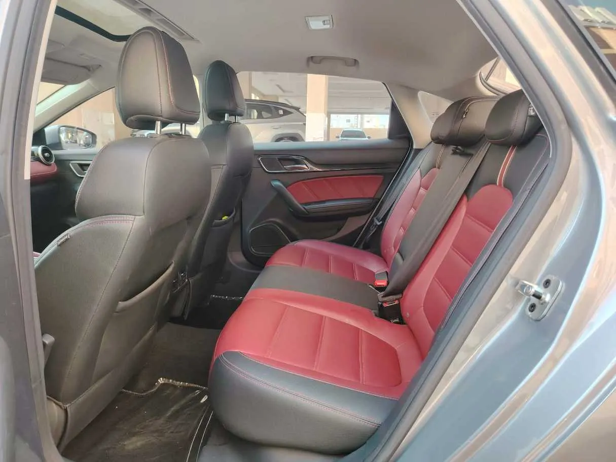 Car image 16