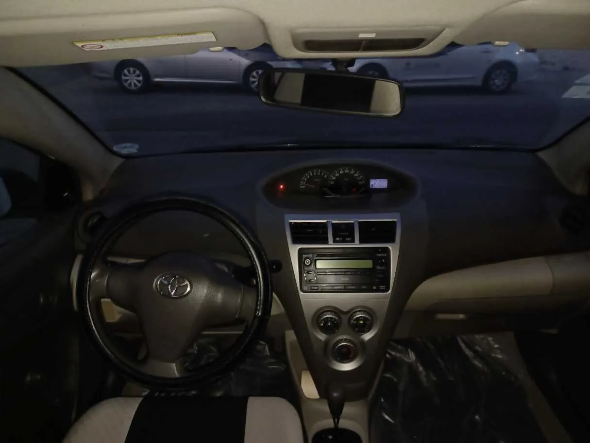 Car image 13