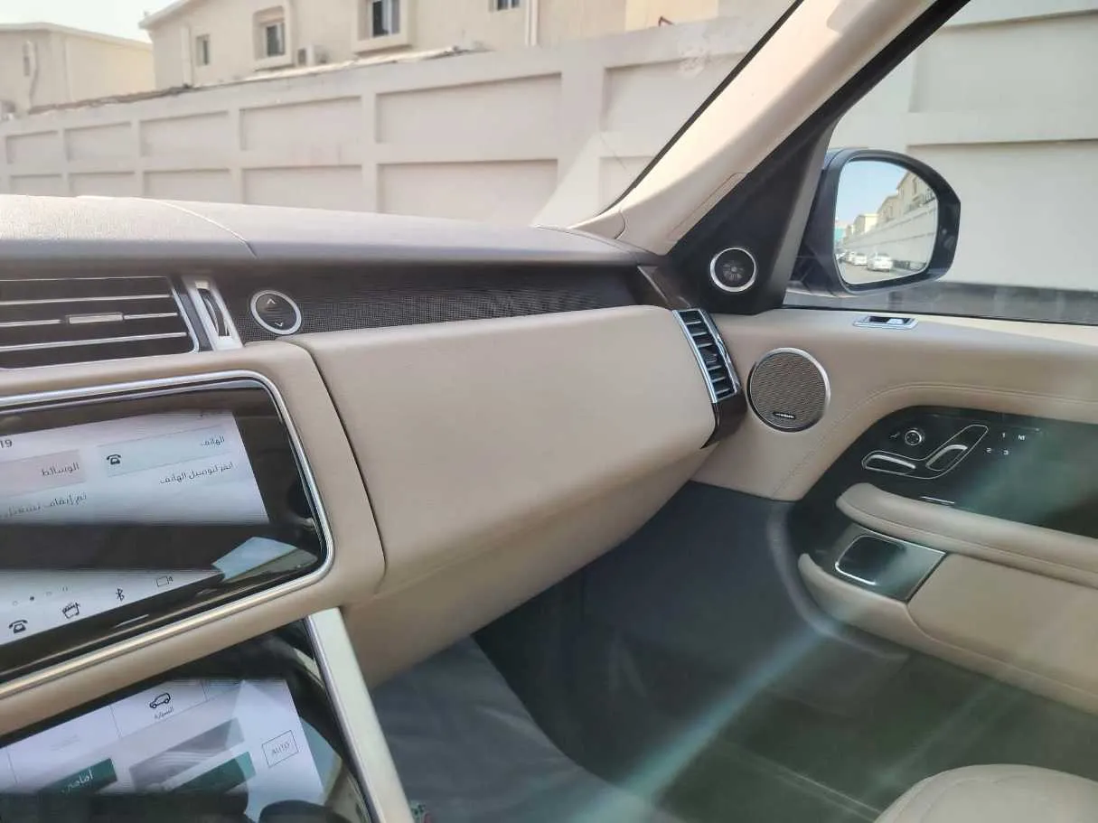Car image 34