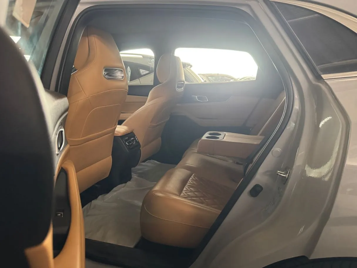 Car image 16