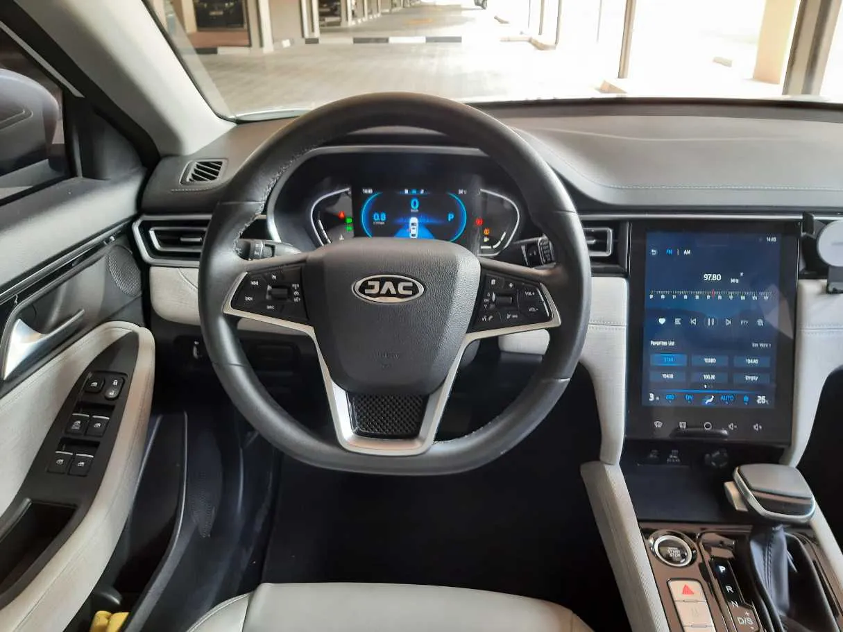 Car image 14