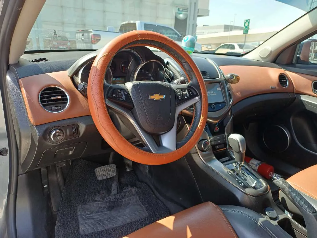Car image 11