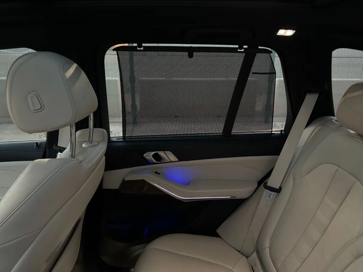 Car image 25