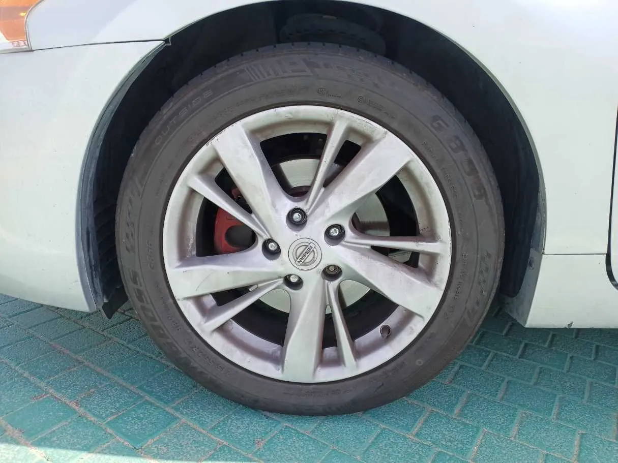 Car image 9