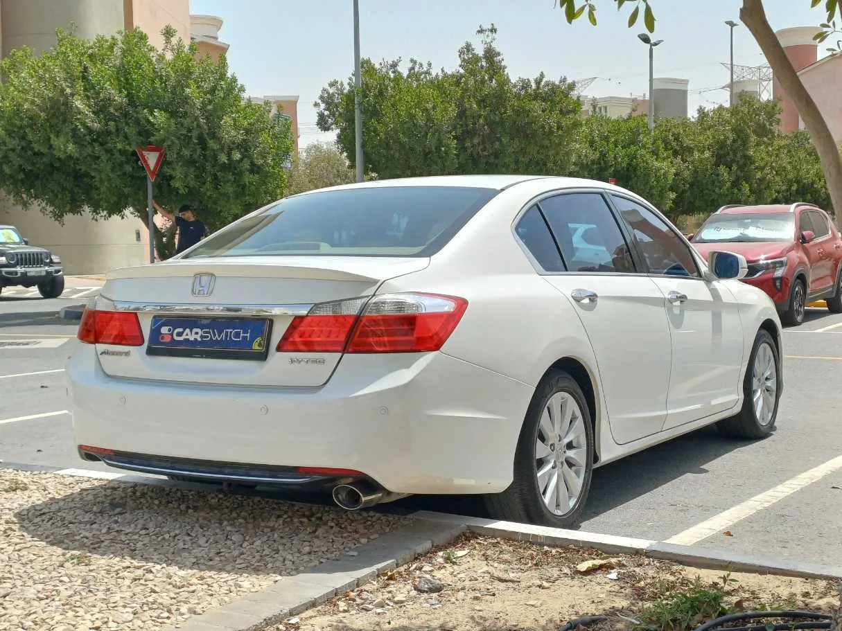 Car image 5