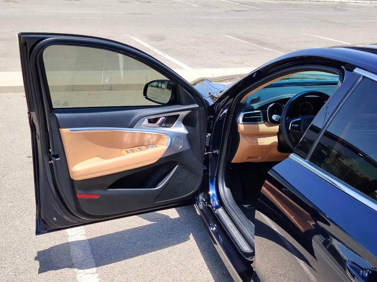 Car image 11