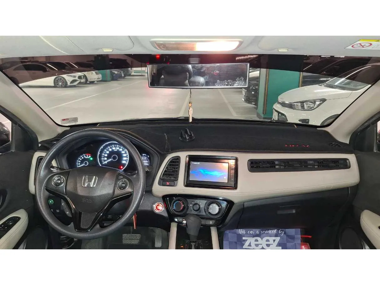 Car image 15
