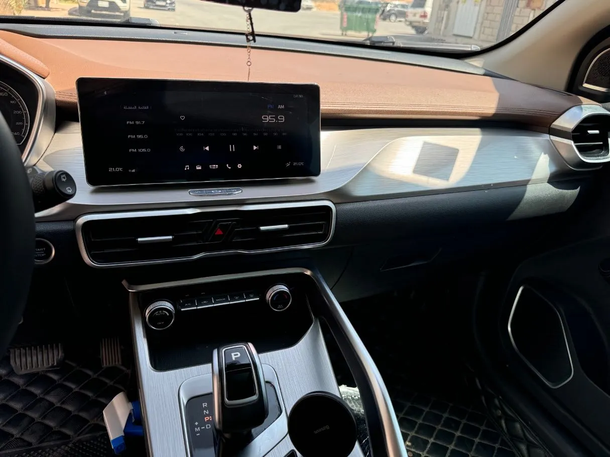 Car image 19