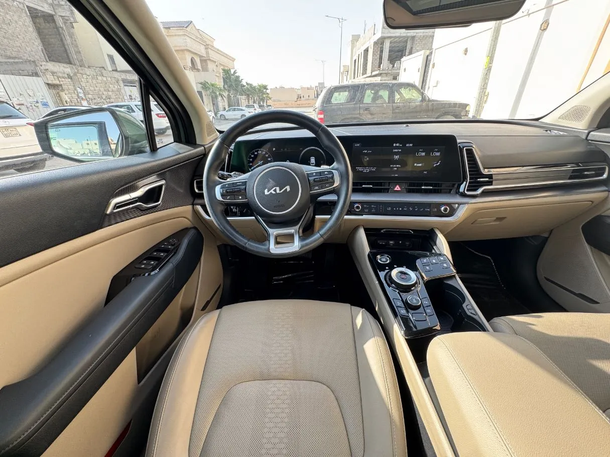 Car image 15