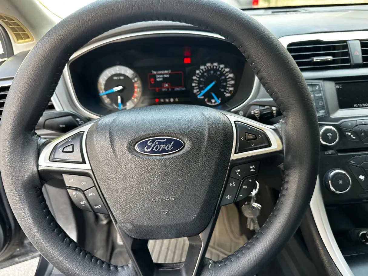 Car image 19