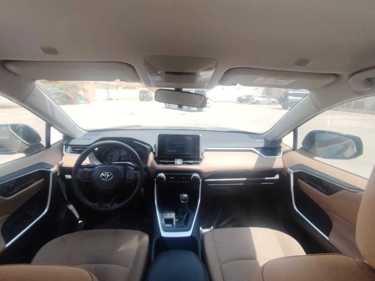 Car image 18
