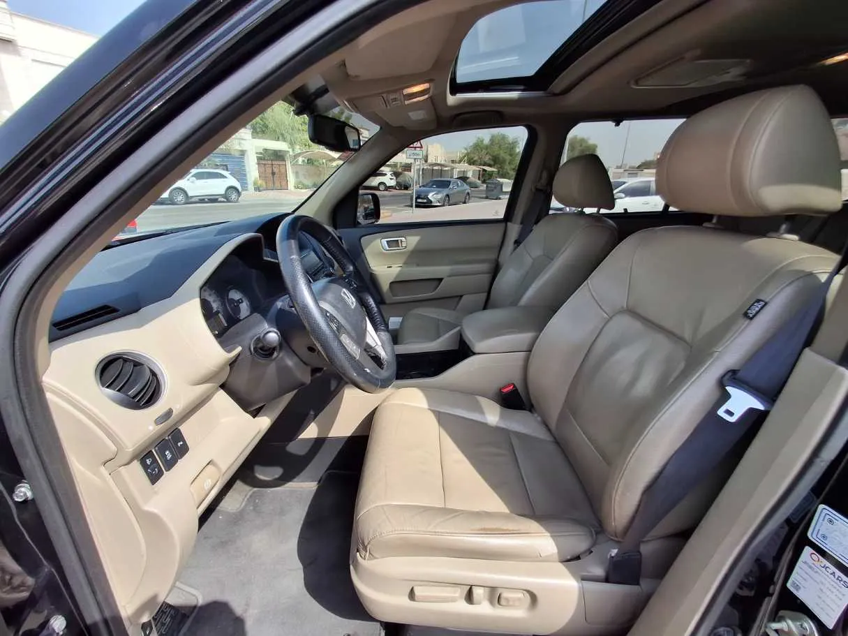 Car image 12