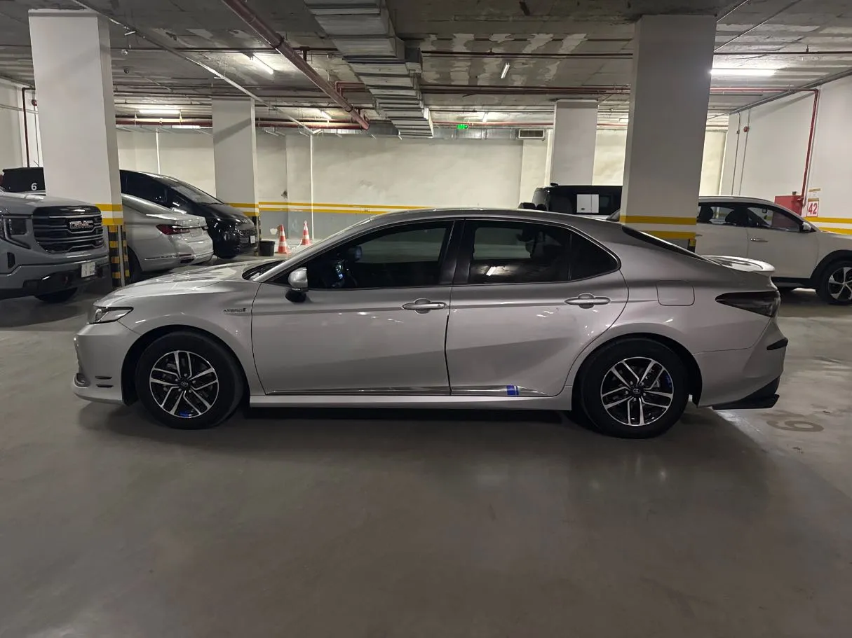 Car image 9
