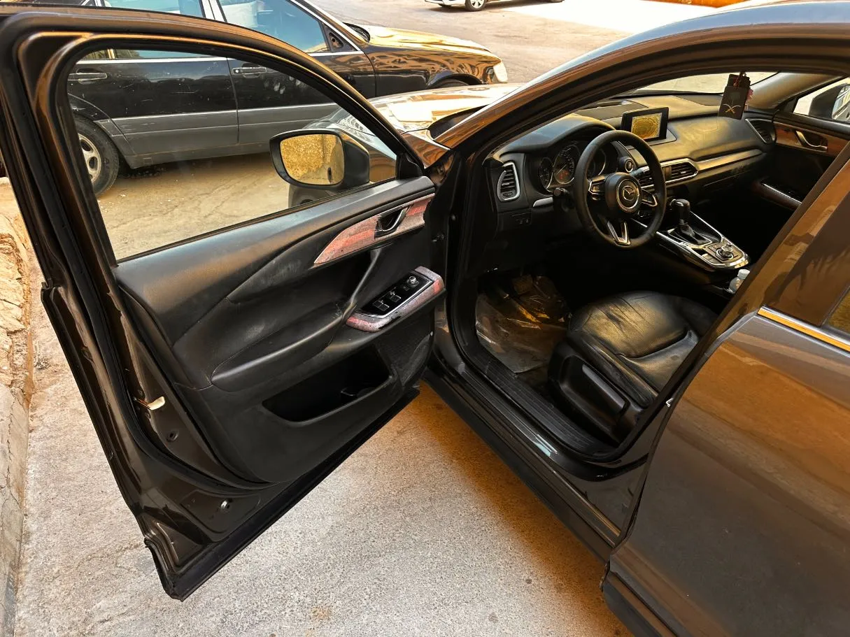 Car image 10