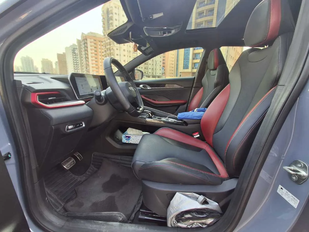 Car image 12