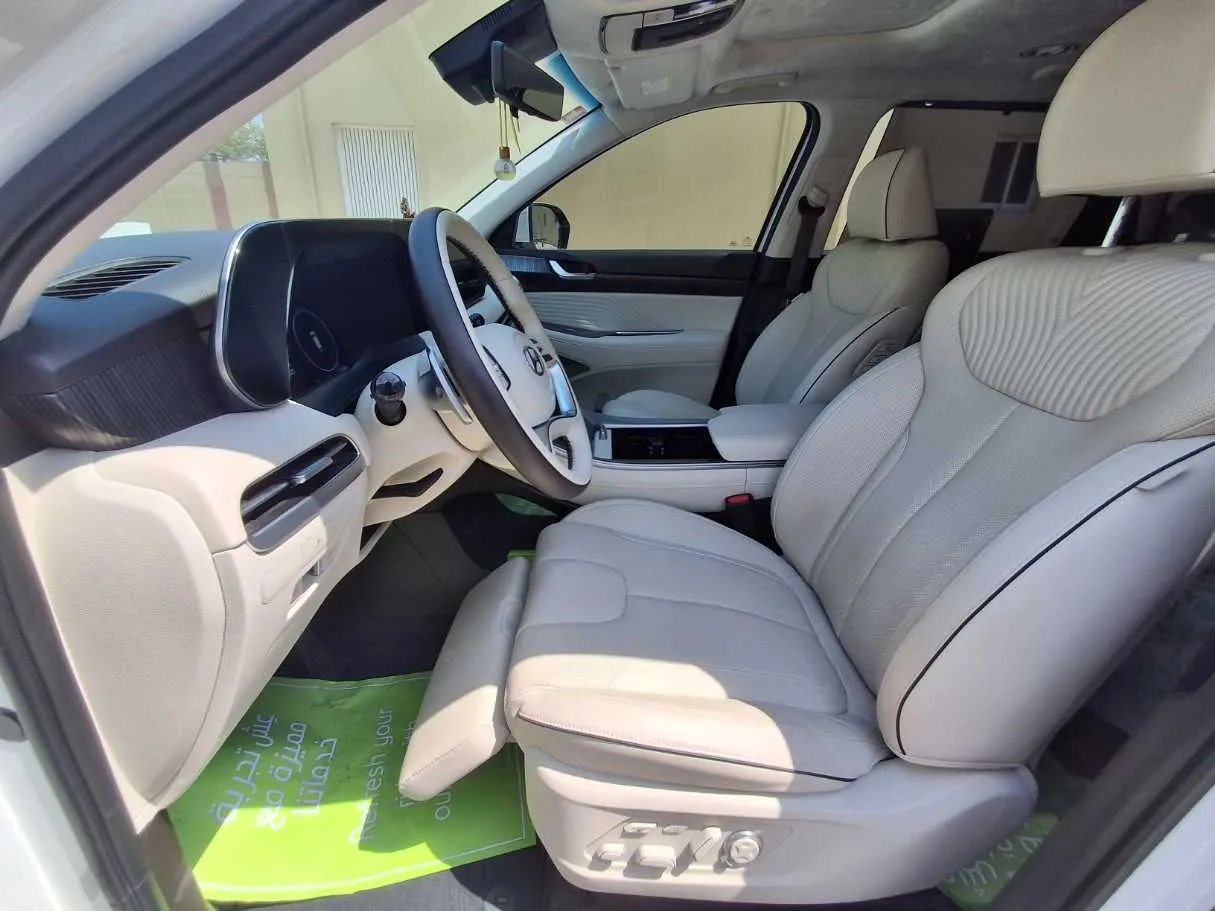 Car image 12