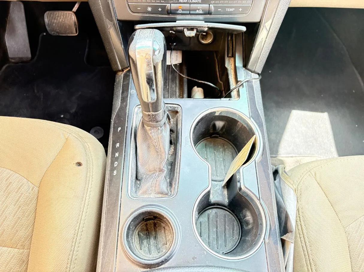 Car image 19
