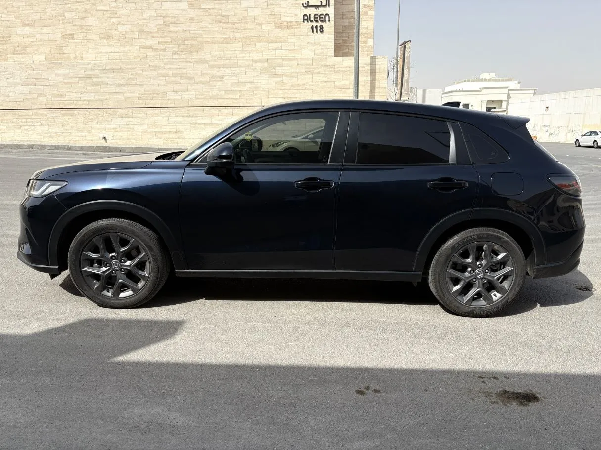 Car image 8