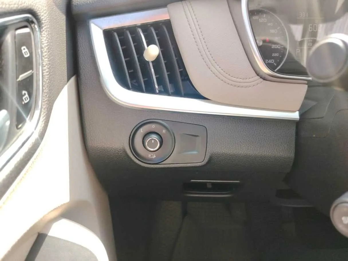 Car image 37