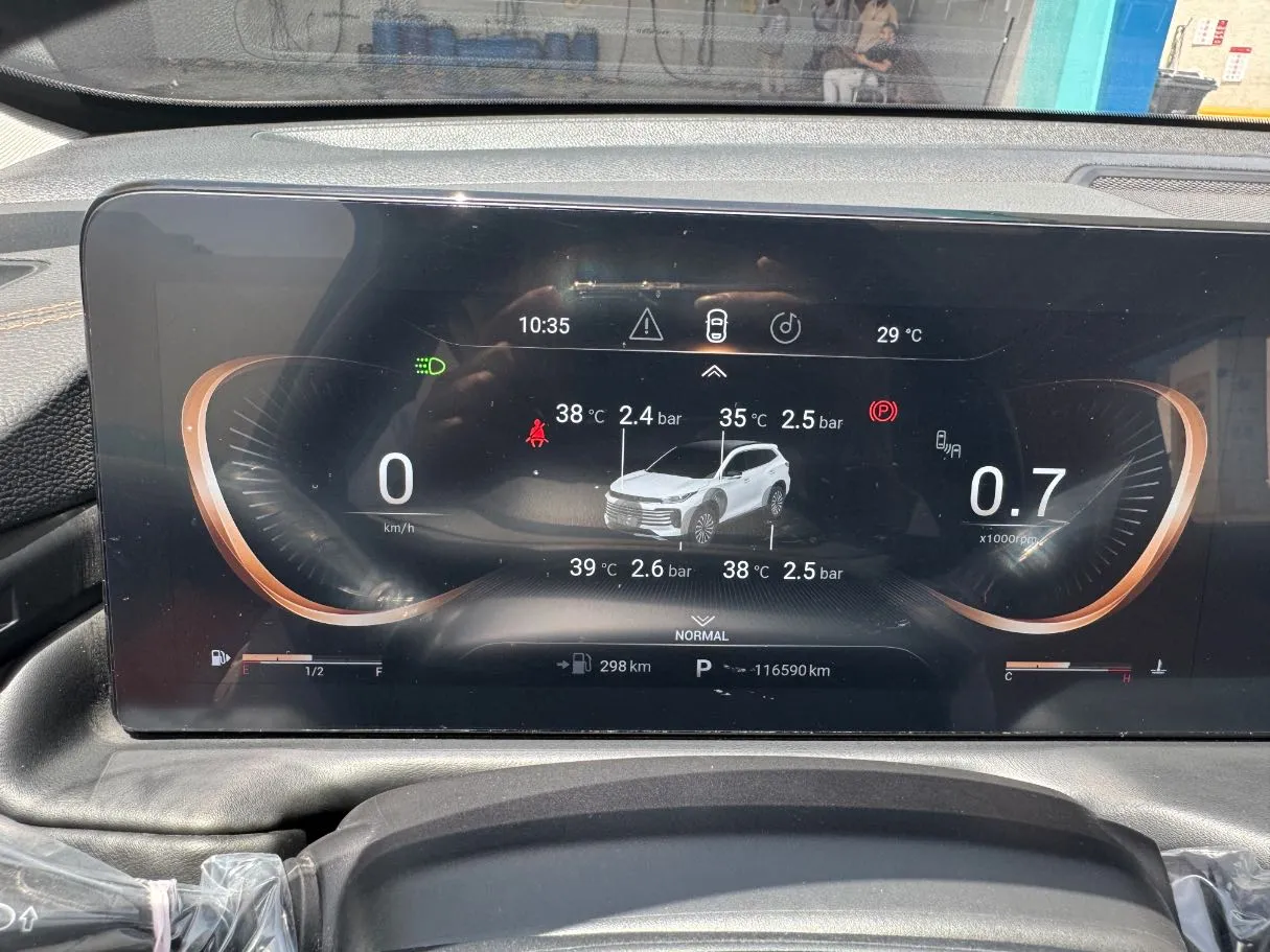 Car image 18