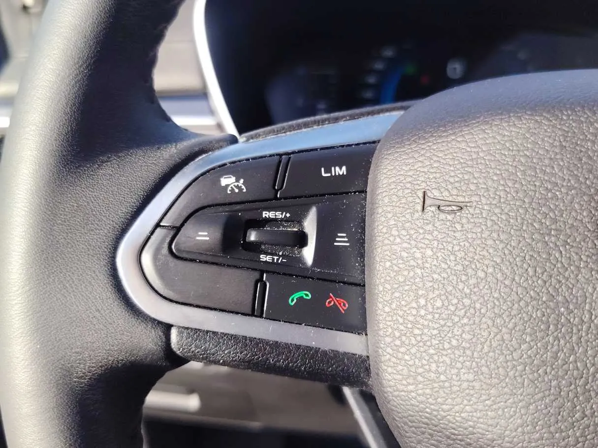 Car image 30